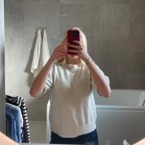 Beige stickad tröja  - Beige stickad T-shirt 💕