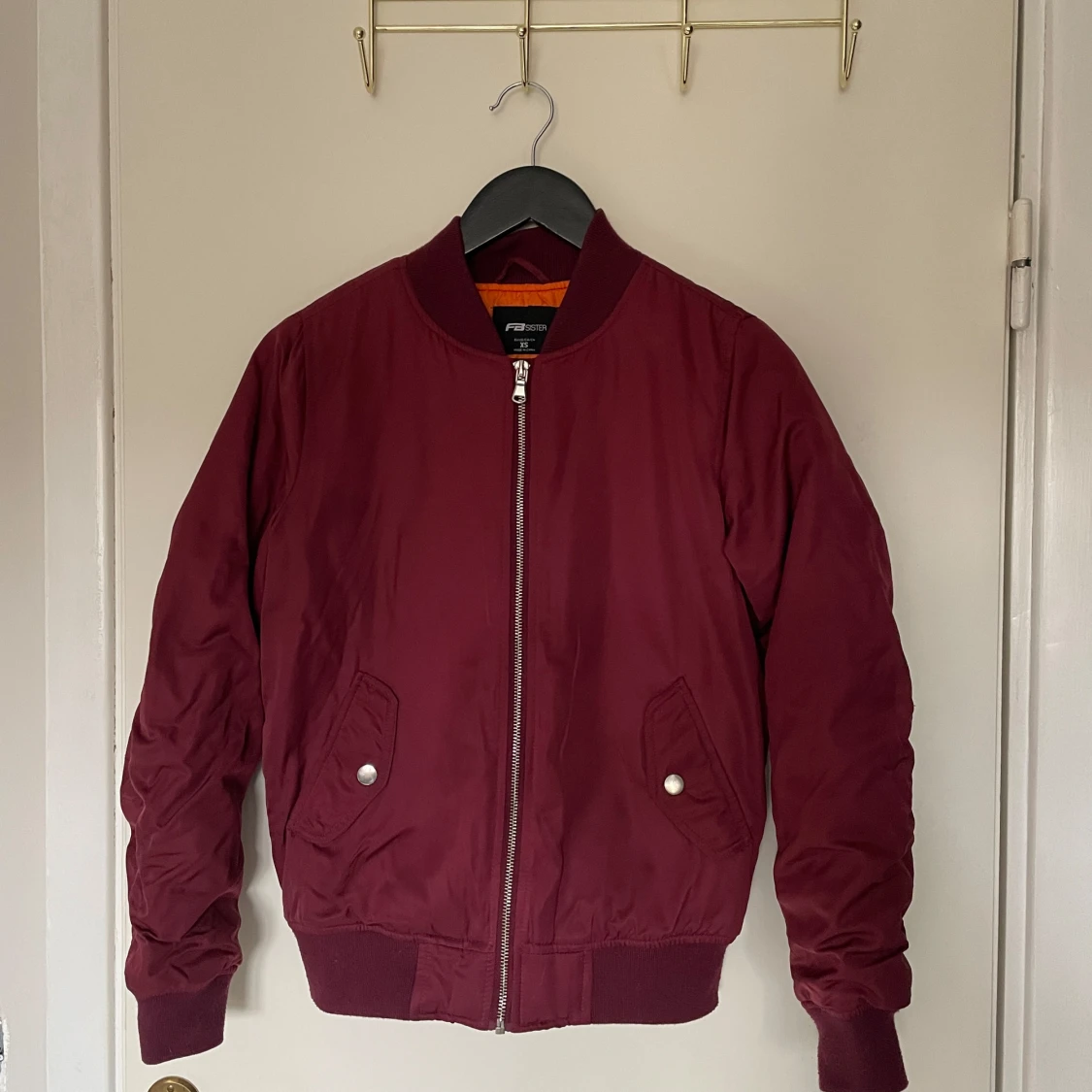 Vinröd bomberjacka