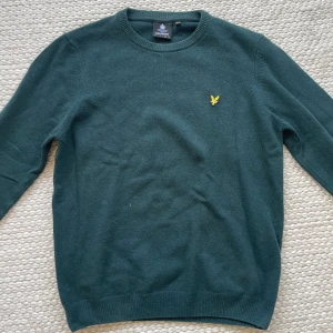 Lyle & Scott stickat - Lyle & Scott stickat, storlek XL, bra skick, hör av dig vid funderingar!