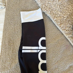 Svarta aimn leggings  - Snygga svarta leggings från aimn.