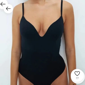 Body HM - Jag säljer min oanvända body från HM då den aldrig kommit till användning, slutsåld på hemsidan. Pris kan diskuteras💞💞