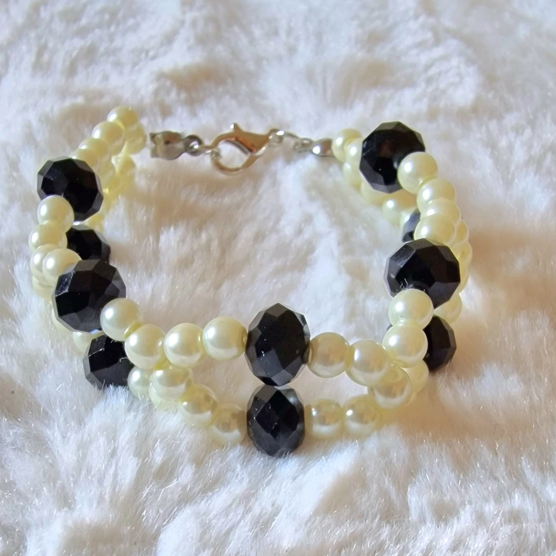 Pärlarmband - Svart & vit elegans!