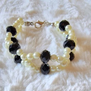 Pärlarmband - Svart & vit elegans! - Svart & vit elegans! Handgjort pärlarmband som passar till allt! Klassisk design. Helt nytt!         Anpassa storlek och färger efter dina önskemål! Samfraktar!