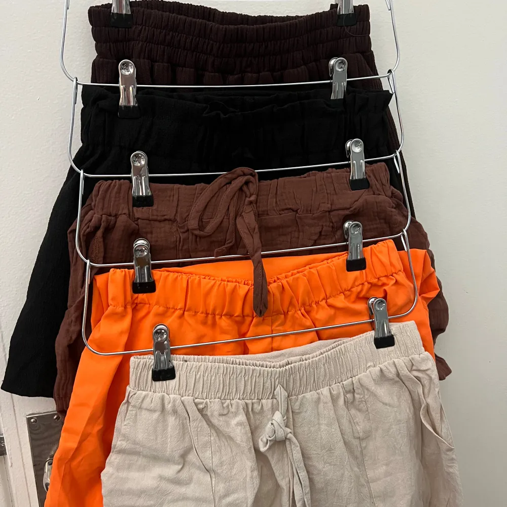 Snygga shorts i flera färger, köp 3 betala för 2. (Gratis frakt). Shortsit.