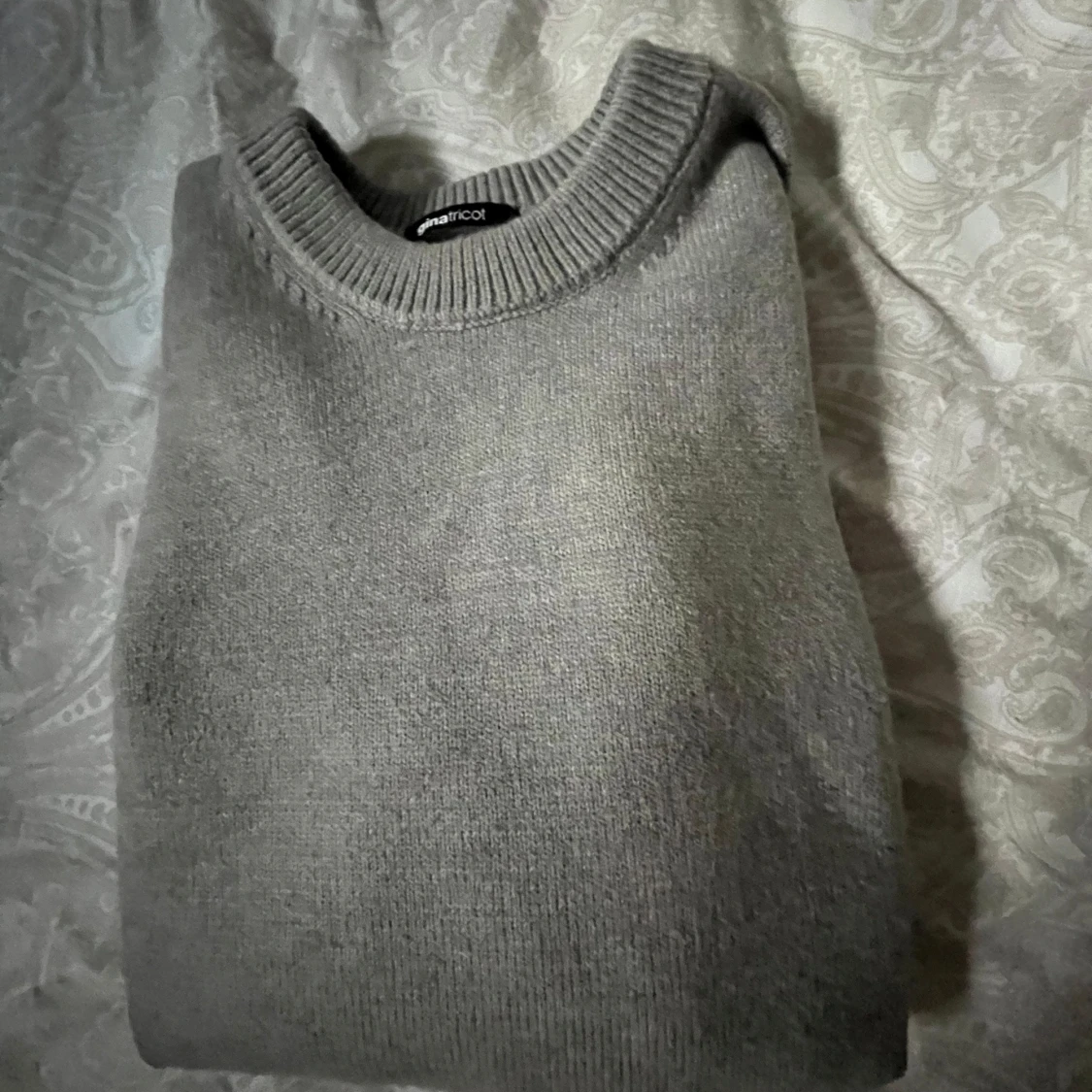 Grå finstickad tröja - 1