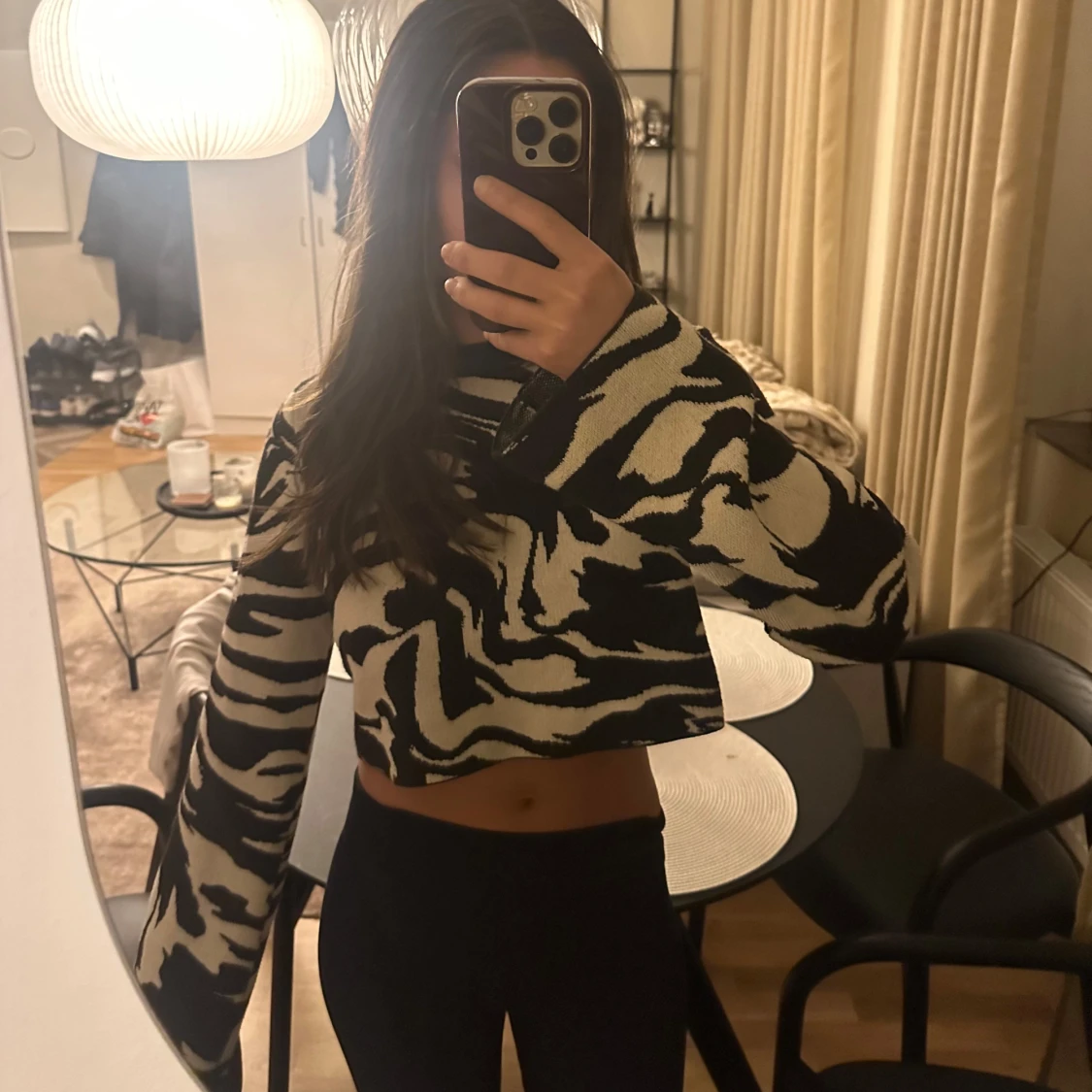 Svartvit zebramönstrad croppad tröja