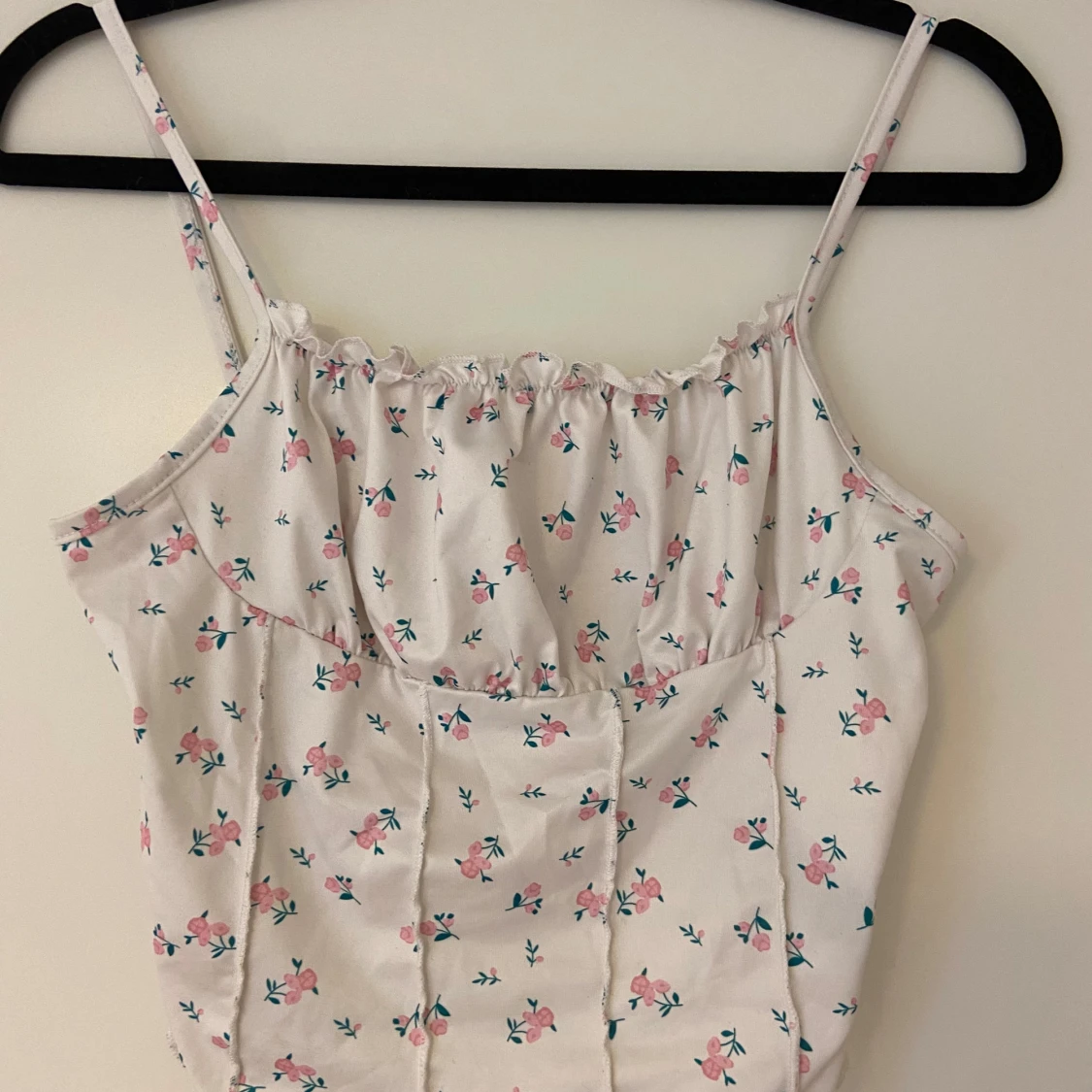 Blommig vit linnetopp