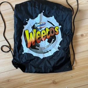 Jumppapussi - Musta jumppapussi. Kissatalous Mikäli hinta ei miellytä tarjoa rohkeasti. Katsothan myös muut ilmoitukseni!!