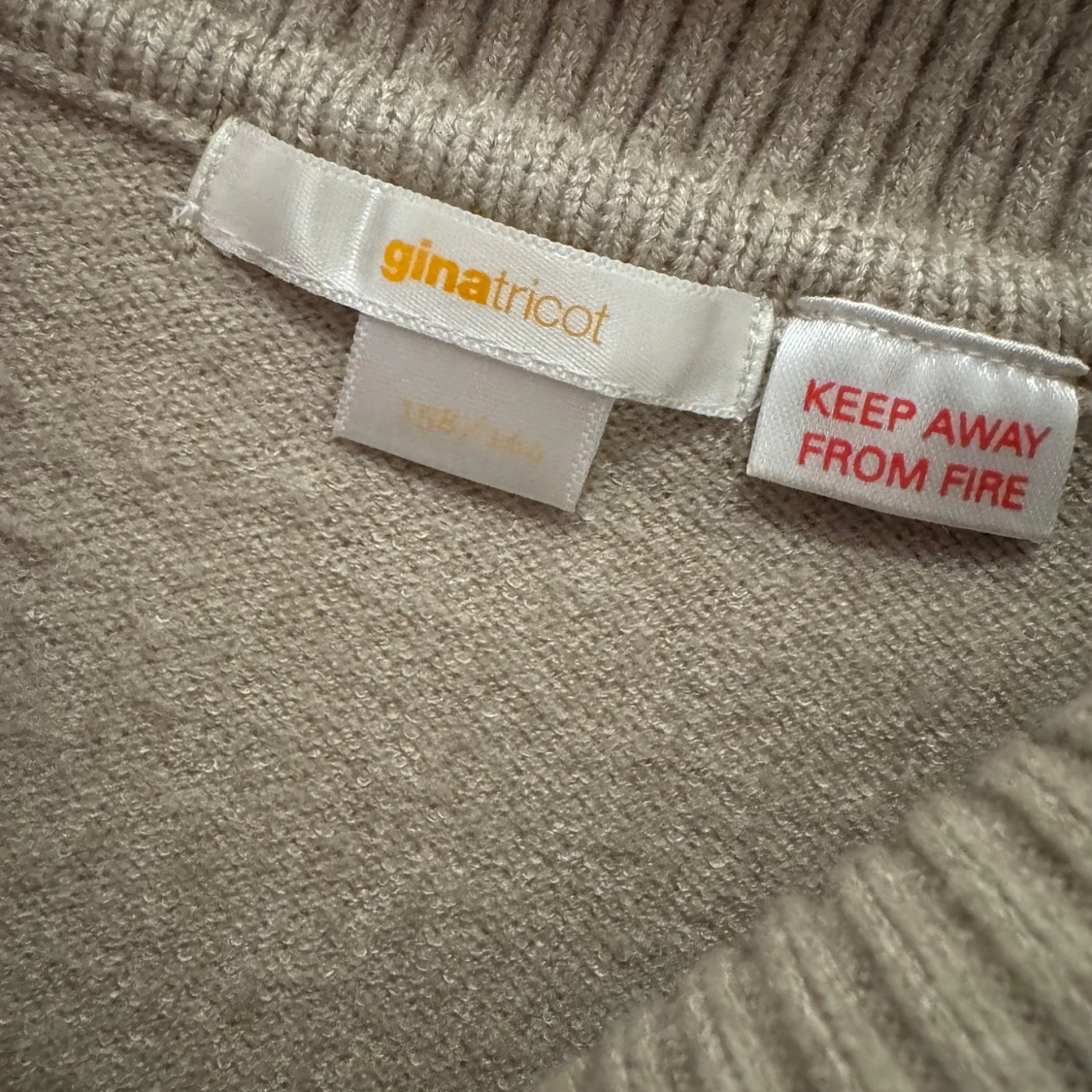 Beige stickad off shoulder tröja  - 2