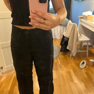 Linnebyxor - Svarta linnebyxor från HM. Storlek S, använda någon gång men i gott skick!!