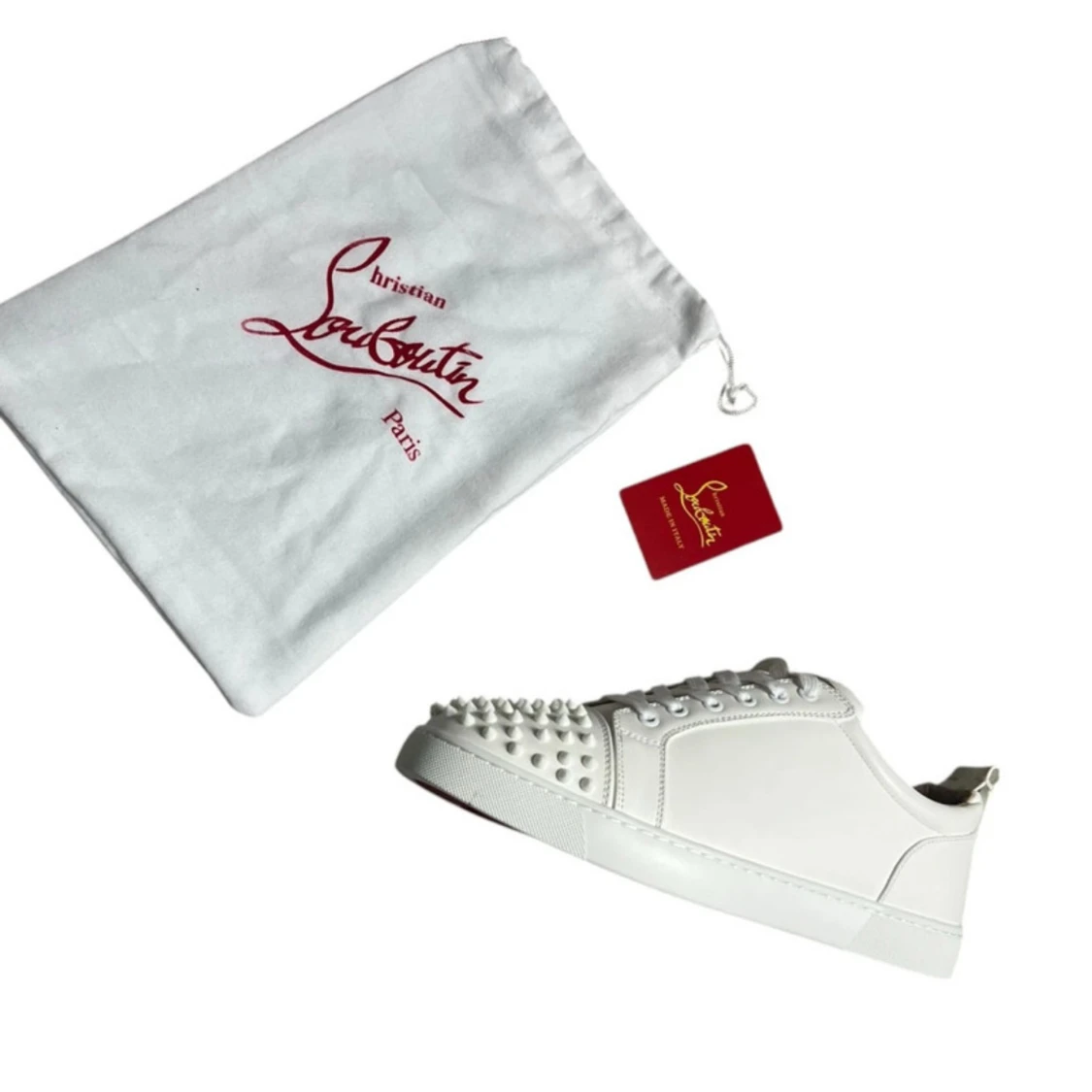 Vita sneakers med nitar från Christian Louboutin - 2
