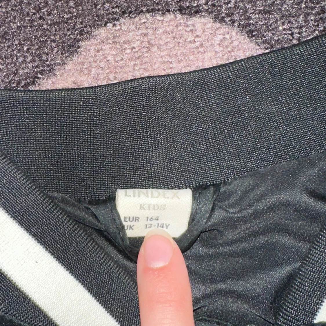 Svart och vit bomberjacka från Lindex - 3