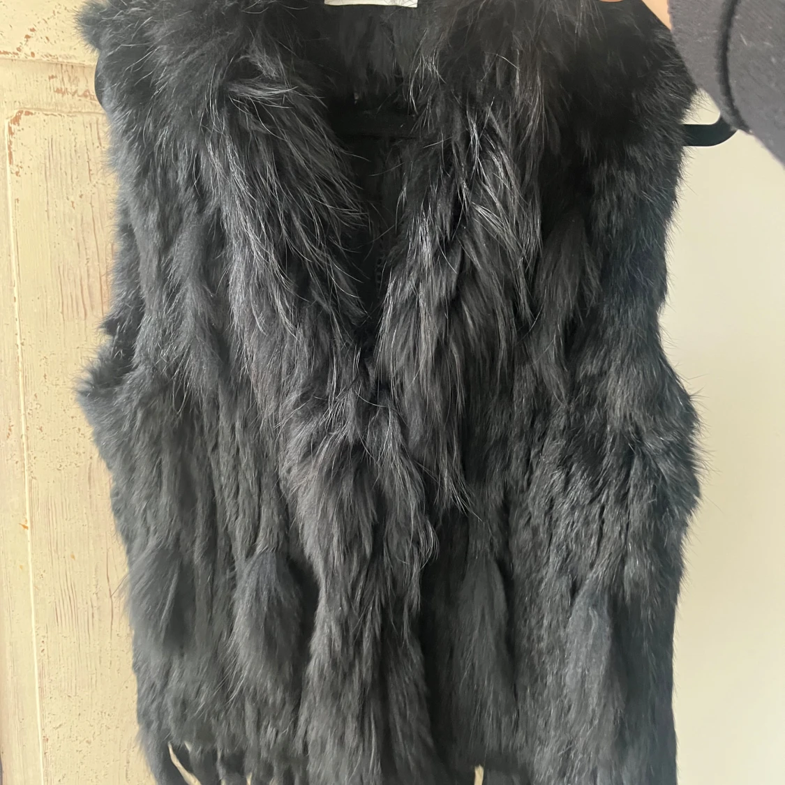 Svart pälsväst från BORNINSTOCKHOLM - 3