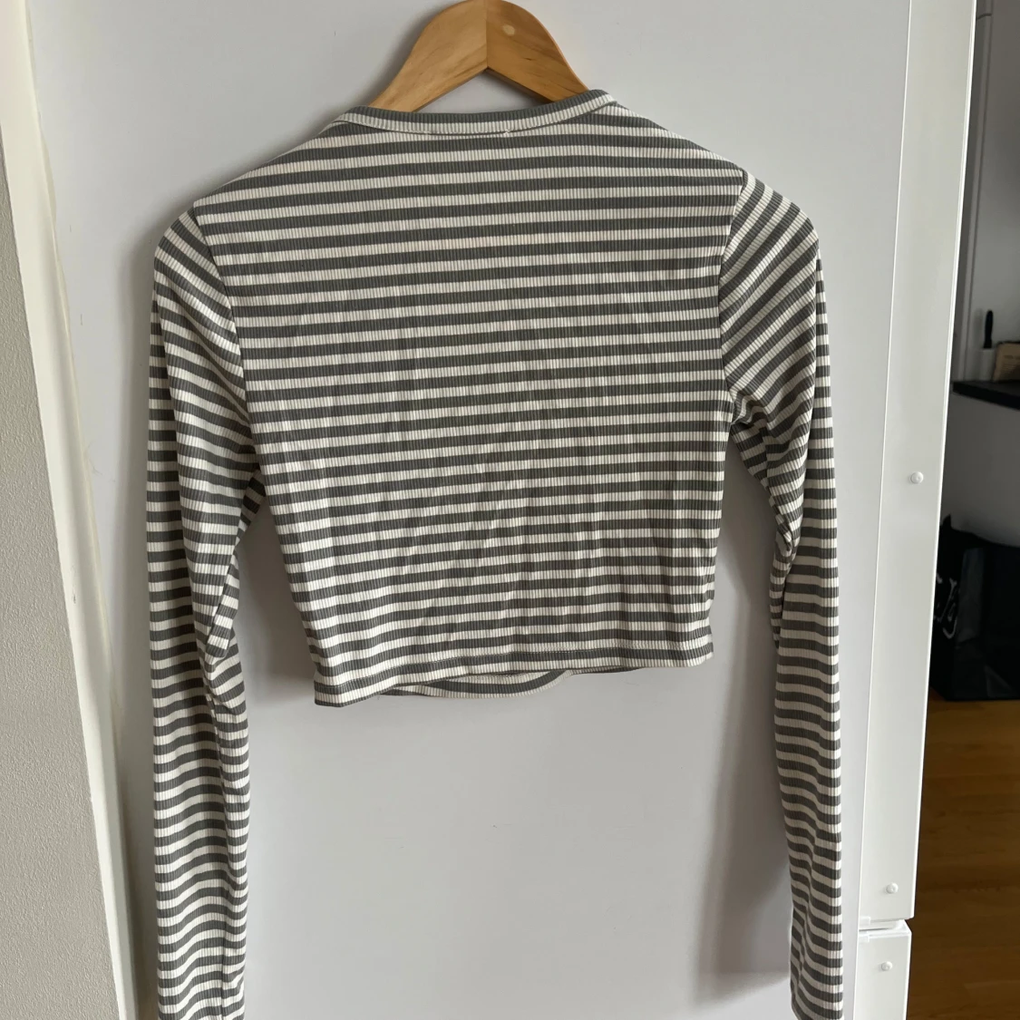 Randig croppad tröja från NA-KD - 1