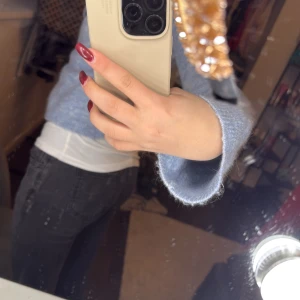 Snygga mörk gråa jeans från Shein - Super snygga gråa jeans, passar perfekt på mig som är 164 cm och väldigt skönt material (går att diskutera priset)💗😊