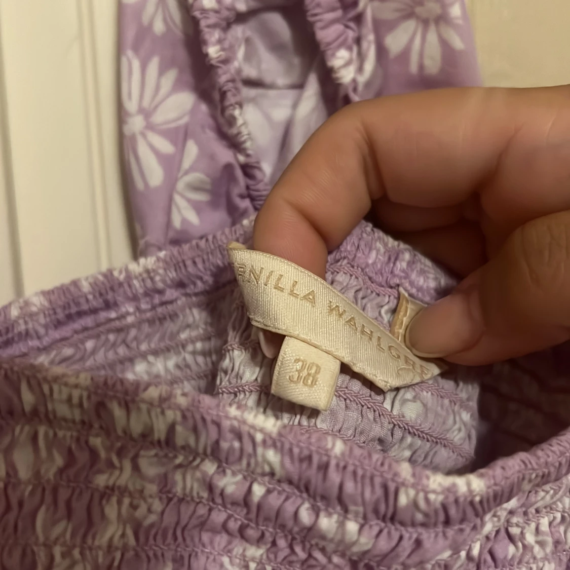 Lila blommig topp från Pernilla Wahlgren - 1