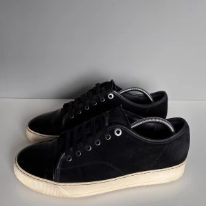 Lanvins  - Säljer ett par snygga lanvins i storlek UK7(EU41), cond 8/10 lite creasing och slitage på sulan annars bra skick! Tillkommer endast skor!