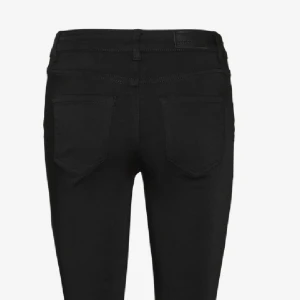 Svarta bootcut jeans - Snygga svarta bootcut jeans nya