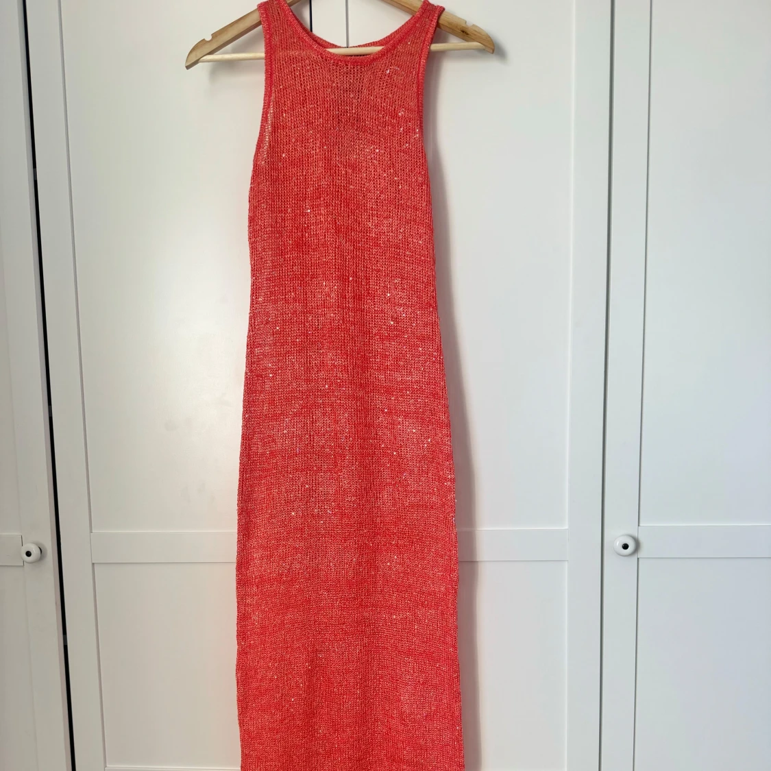 Rosa glittrig stickad långklänning - 1