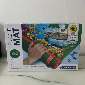 Sällskapsspel Karriär - Säljer sällskapsspel och en puzzel samt en star wars obi wan, Karriär där du får chansen att leva ett nytt liv med spännande möjligheter. Spelet har en färgglad design och kommer i en rektangulär låda. Perfekt för spelkvällar med familj och vänner! Puzzel MAT kostar 70 kr Karriär sälskapsspel kostar 150kr och Star wars obi wan kostar 150 kr