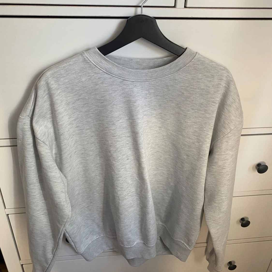 Grå sweatshirt 
