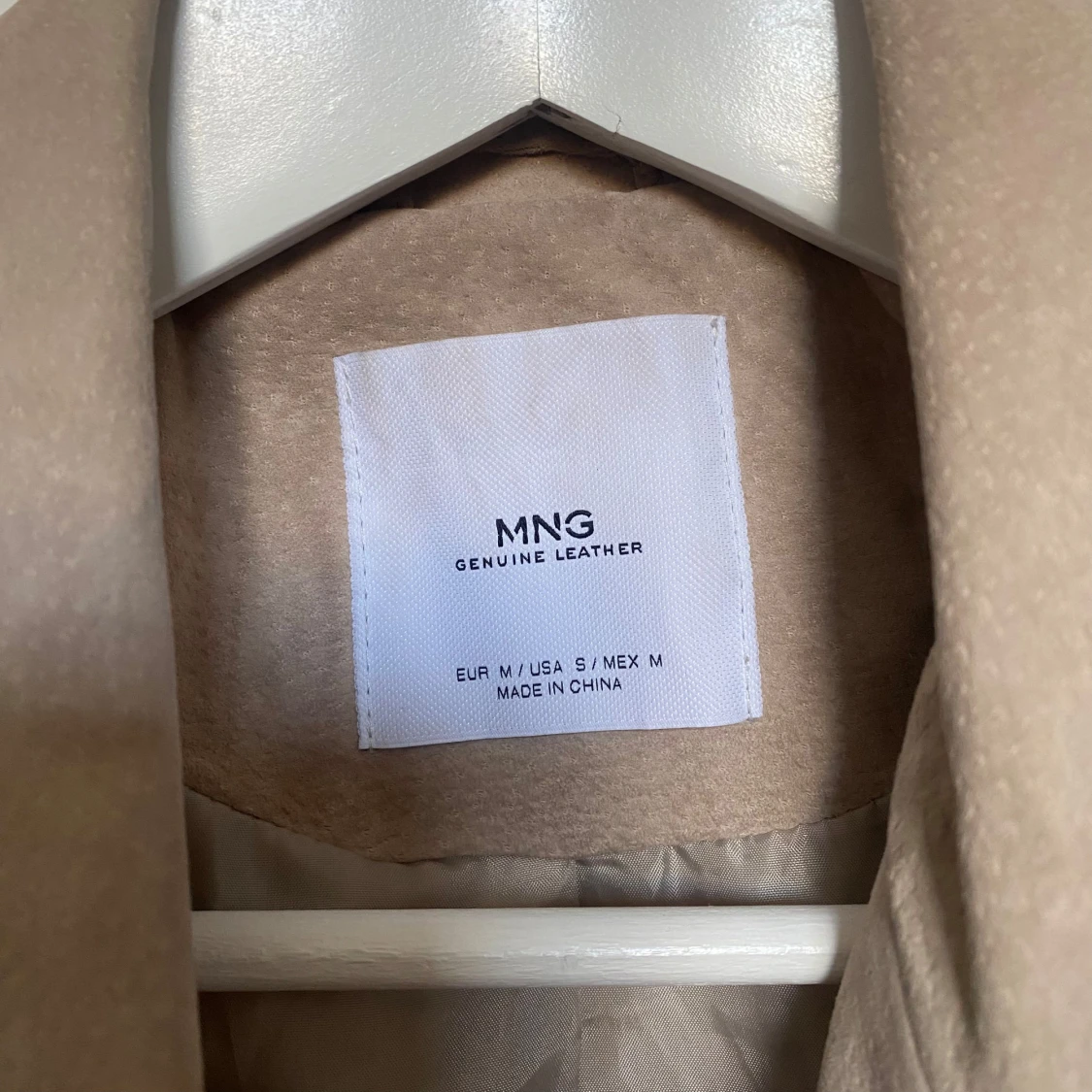 Ljusrosa/ Beige mocka jacka från Mango - 2