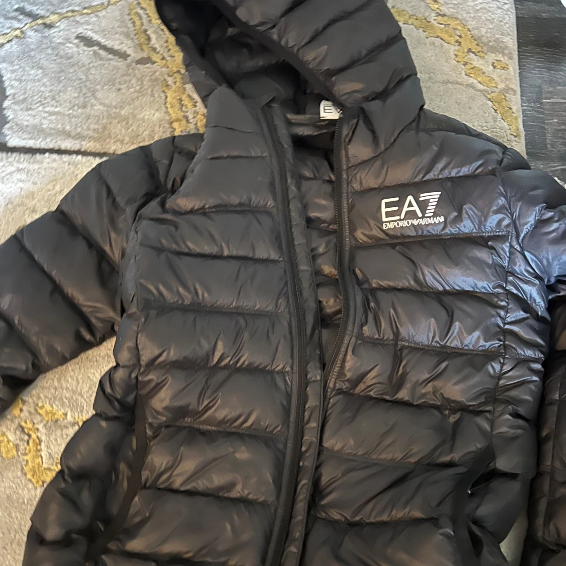 Svart dunjacka från Emporio Armani