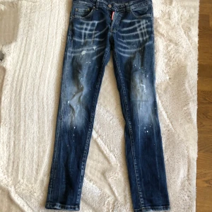 Dsquared2 jeans - Nästan helt nya dsquared2 jeans