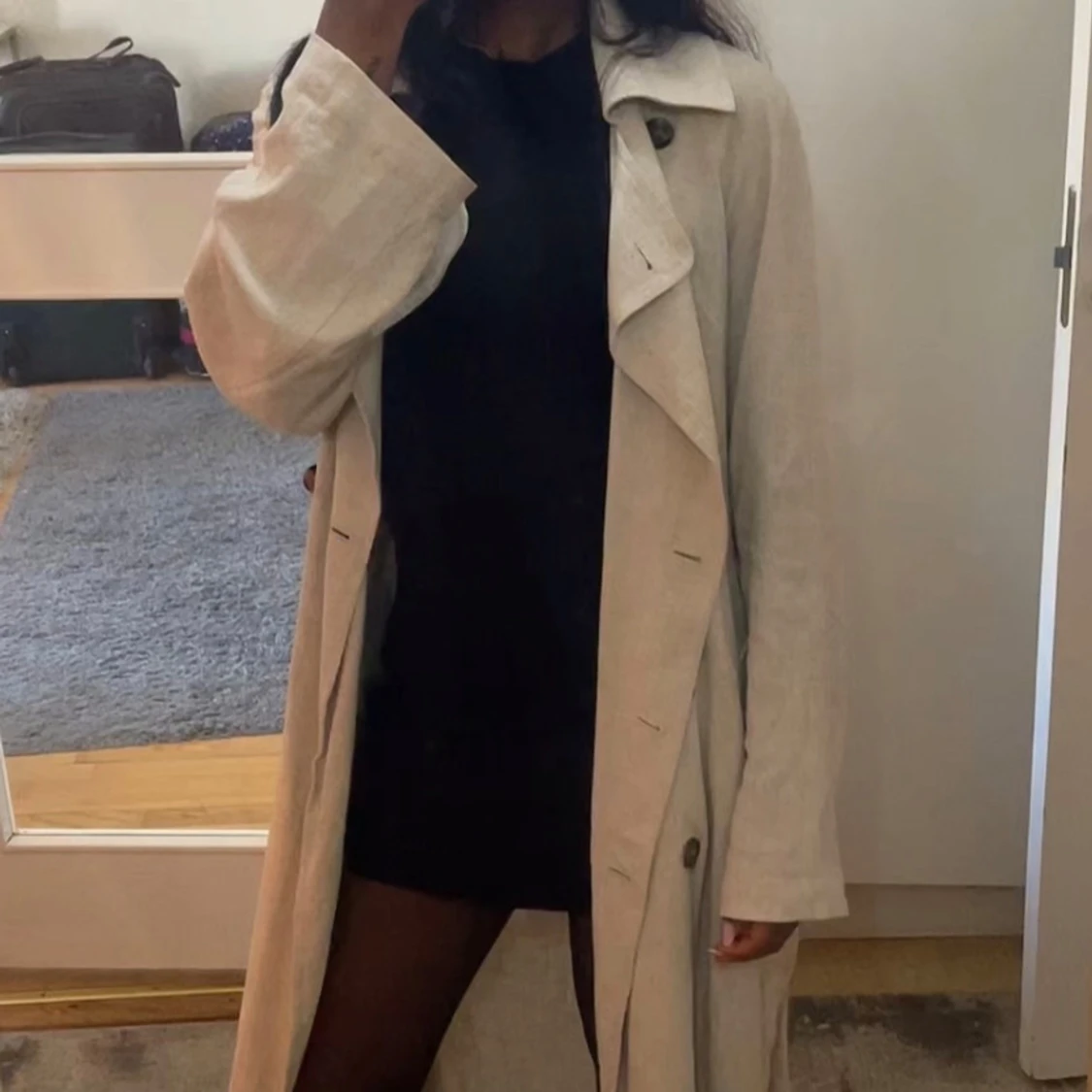 Beige linne trenchcoat med knappar - 2