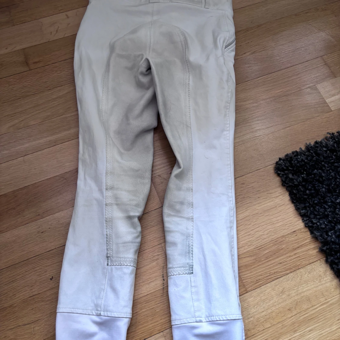 Vita ridbyxor från CRW LÄS👇 - 2