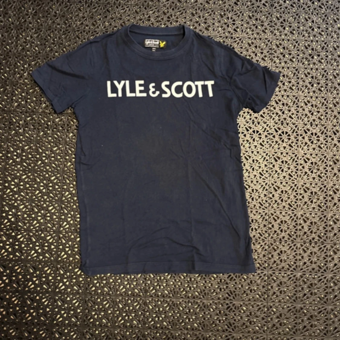 Mörkblå t-shirt från Lyle & Scott