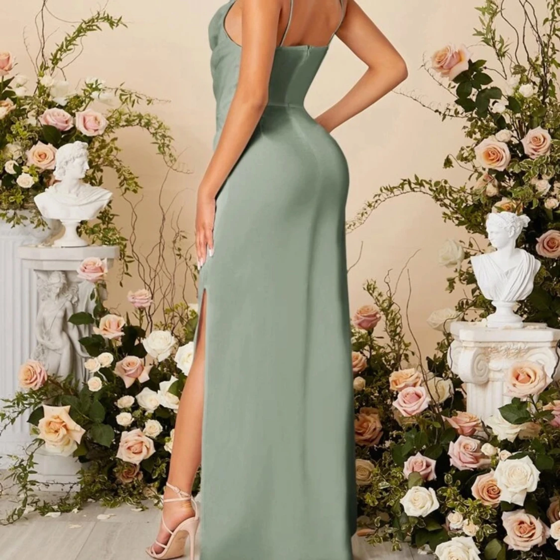 Ljusgrön långklänning med slits - 2