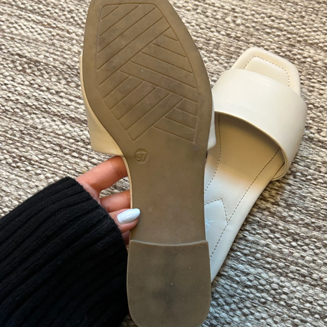 Krämvita sandaler  - 1