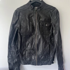 Skinnjacka Hollies 46/S - Skinnjacka från Hollies, storlek 46, i perfekt skick! 