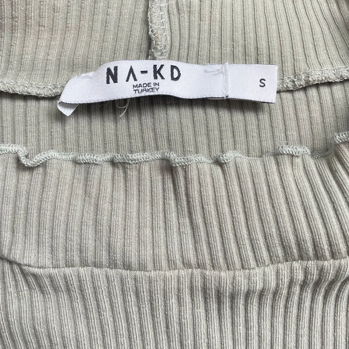 Ljusgrön ribbad tröja från NA-KD - 2