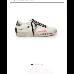 Crime london sneakers  - INTRESSEKOLL  på mina crime London skor. Använda 1 gång så i nyskick💘Skriv gärna vad ni hade kunnat tänka er att betala 