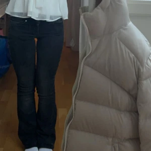 Svarta bootcut jeans - Säljer då de blivit för små❣️jag e 158