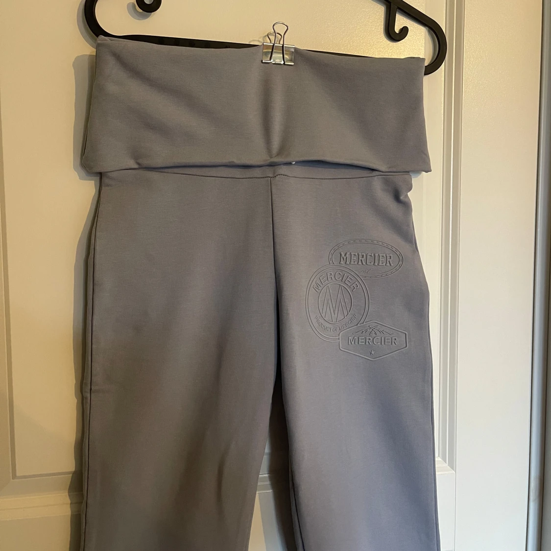 Grå yoga pants bootcut byxor från Mercier - 3