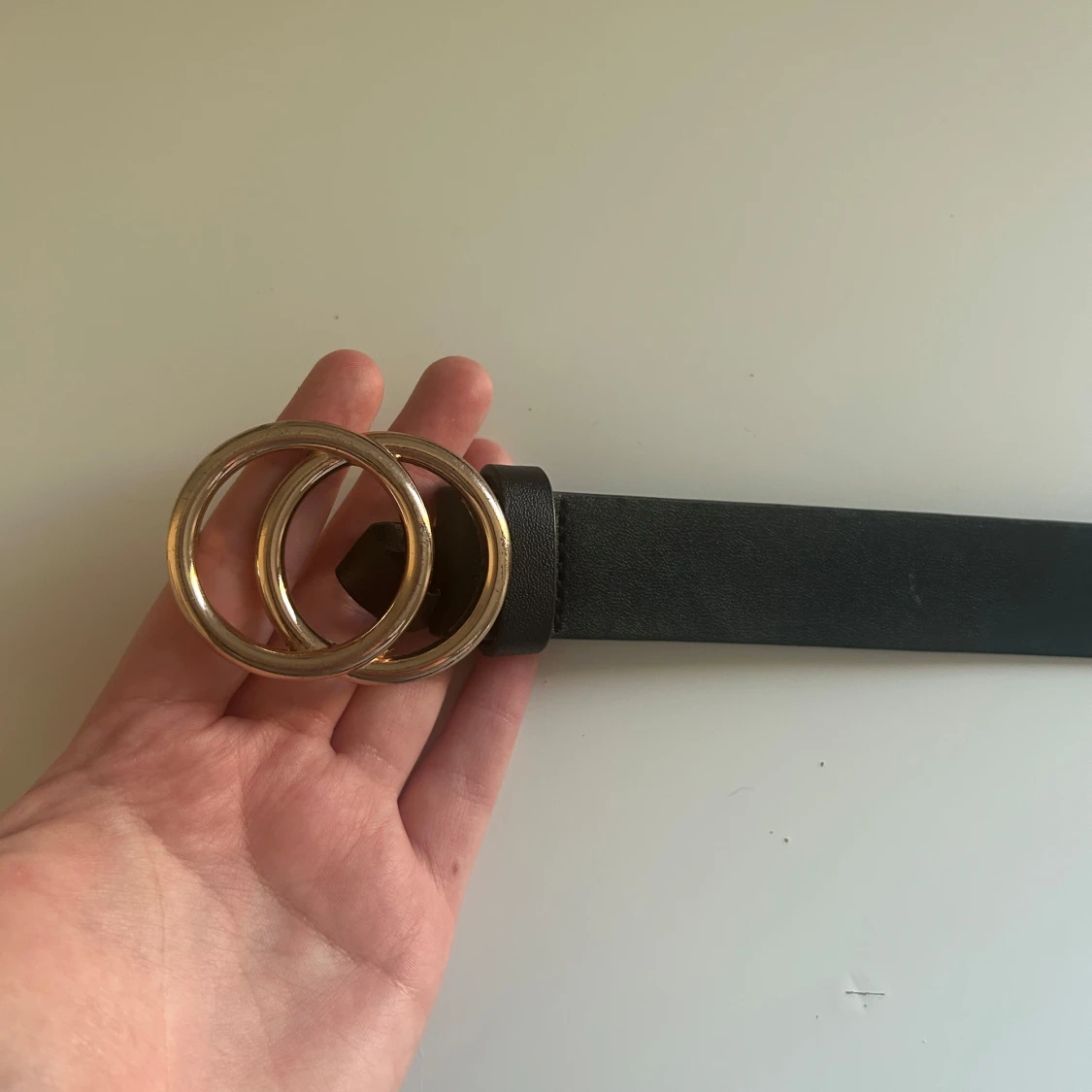 Svart skärp med guld detalj - 1