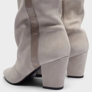 Twist & Tango boots - Så snygga boots från Twist & Tango i modellen Bonn Boots! Bra skick! Färgen LT beige. Orginal pris är 3 700kr.💘 Kan även tänka mig att byta mot en likadan modell i storlek 36