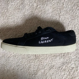 saint laurent skor - budvinnare