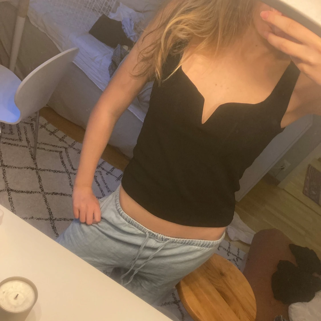 Svart croppad linnetopp med v-ringning - 1