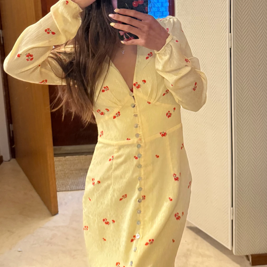 Gul blommig klänning från Adoore - 1