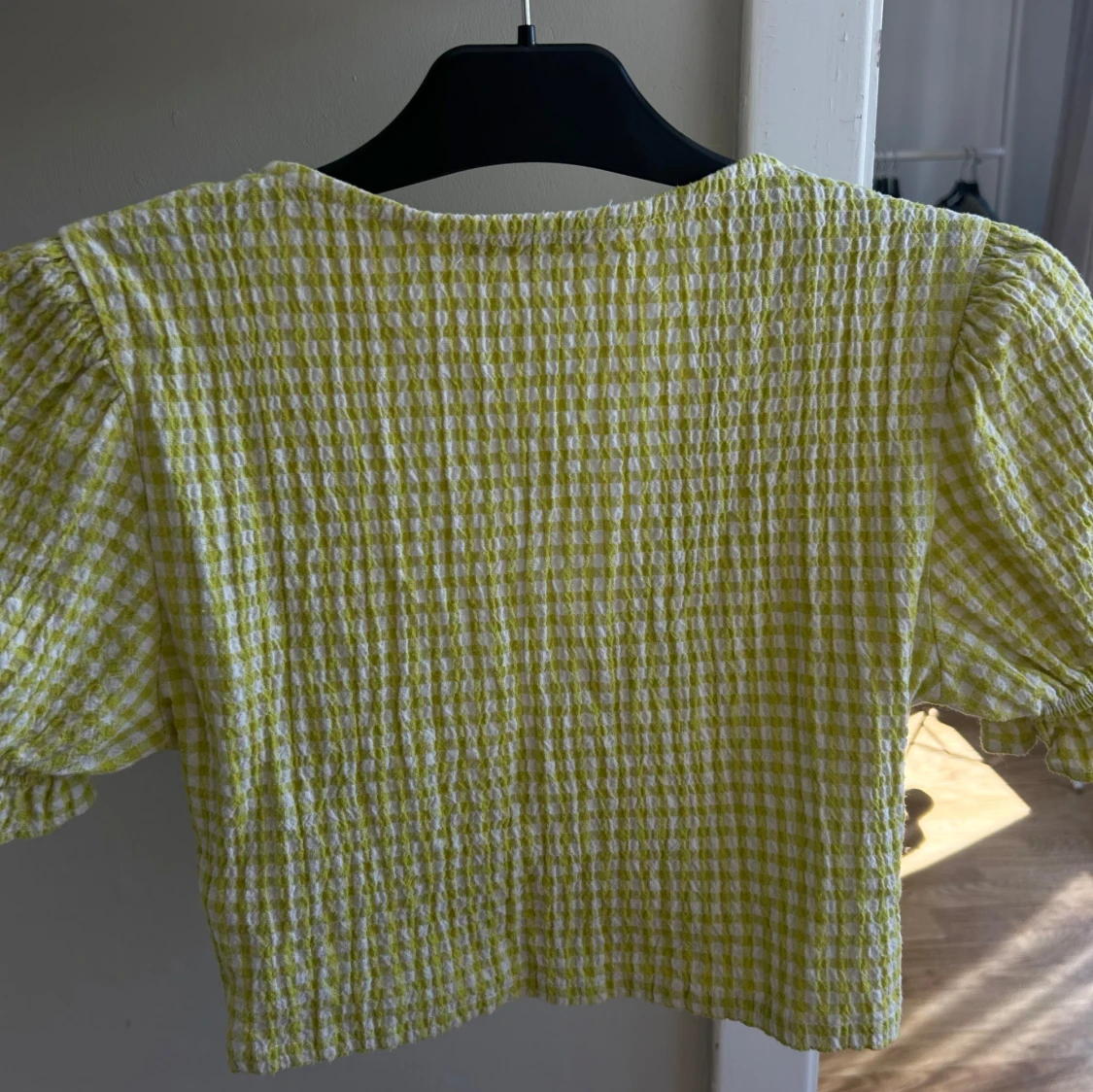 Gulvitrutig topp.  - 2