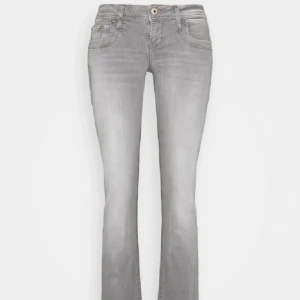 Grå bootcut jeans - Ljusgrå LTB valerie jeans i stl 24/30💕