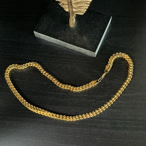 Guld Kedja Kejsar - Säljer en riktigt fet och stilren Guld kedja ifrån Kejsar. Riktigt bra skick använd sällan. Guld platerat. Skriv för mer info
