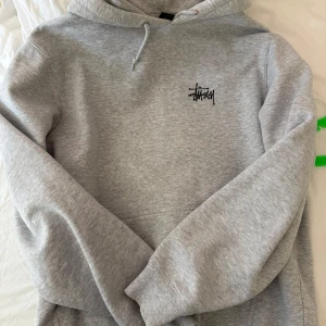 Stussy hoodie - Jätte fin Stussy hoodie som inte kommer till användning, köpte den på plick för ca 1400 