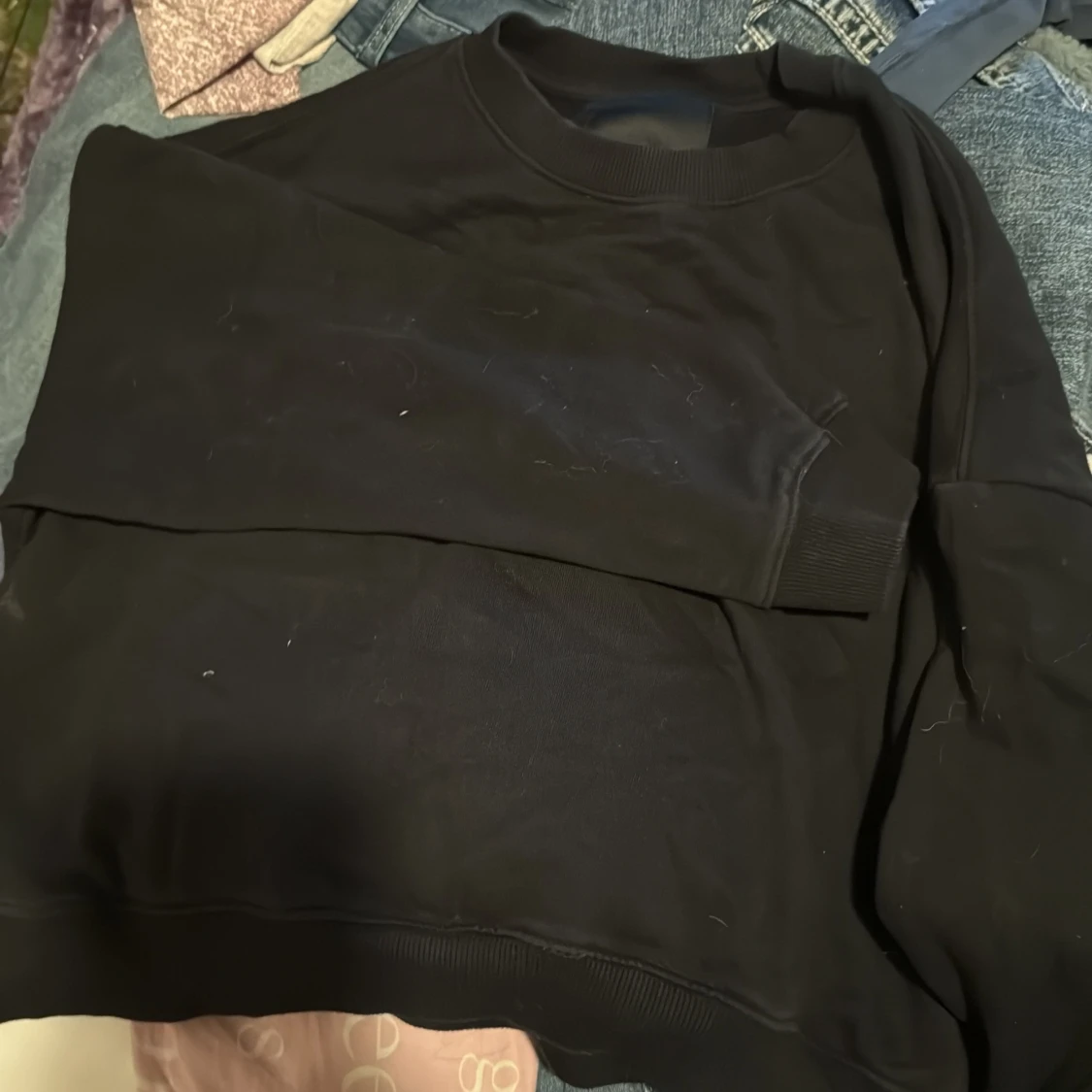 Svart croppad sweatshirt från 157 - 3