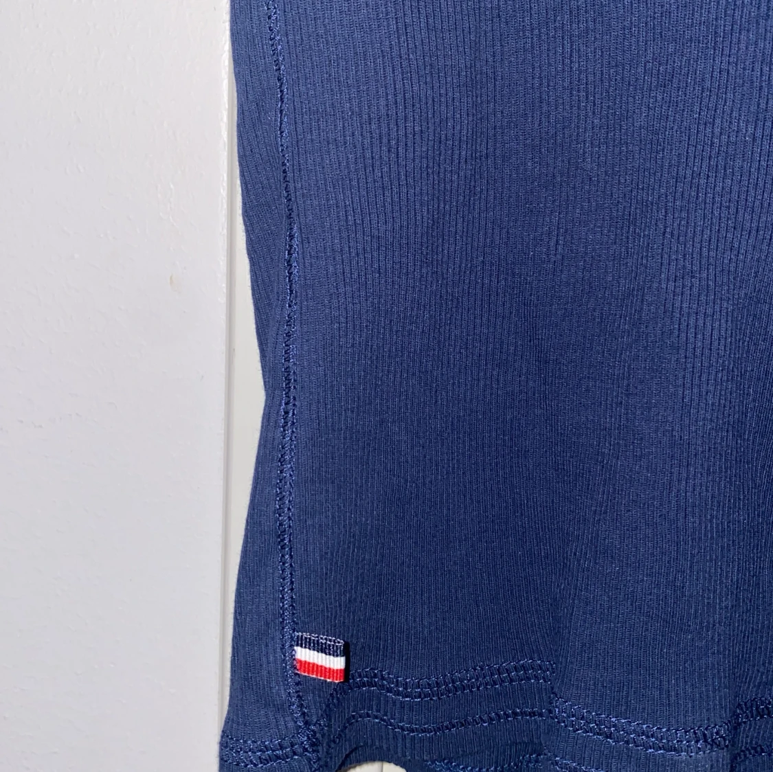 Mörkblå långärmad topp från Tommy Jeans - 3