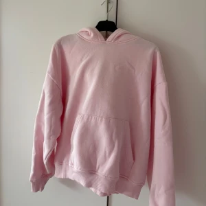 Lager157 hoodie - Storlek M, andvänd 1 gång! (Skrynklig då den legat i garderoben)🩷